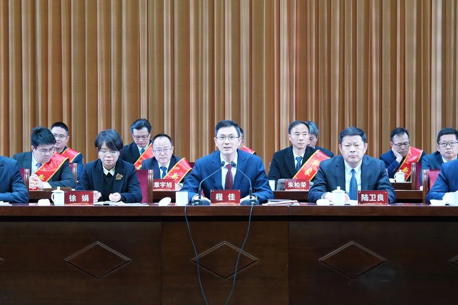 開門紅 | 巨人集團(tuán)獲區(qū)多項表彰 開門紅 | 巨人集團(tuán)獲區(qū)多項表彰