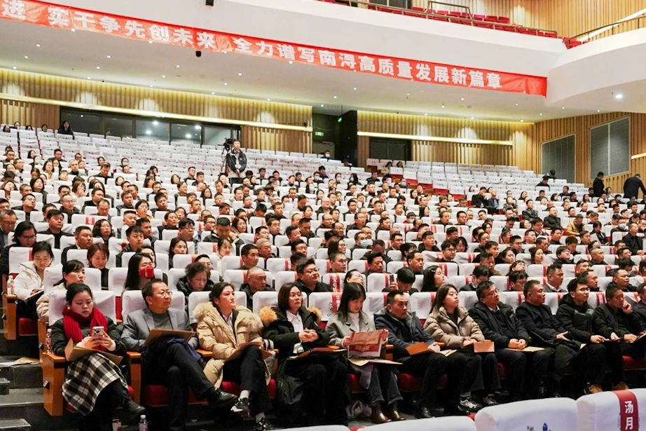 開門紅 | 巨人集團(tuán)獲區(qū)多項表彰 開門紅 | 巨人集團(tuán)獲區(qū)多項表彰